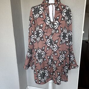 Boutique En Crème Long Sleeved Paisley Dress With Flare Sleeves - Size Medium